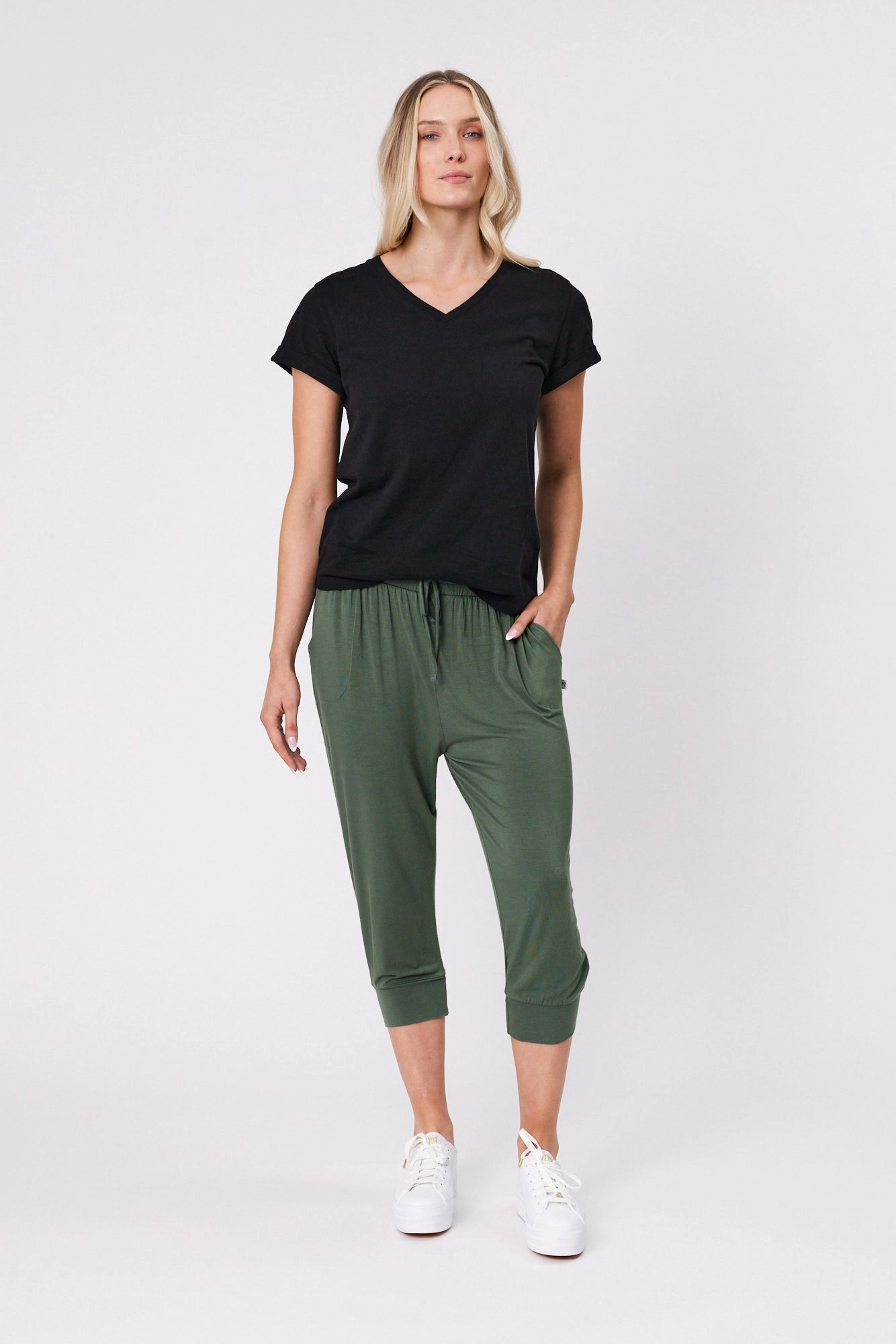 Shine On Essentials V Tee Black