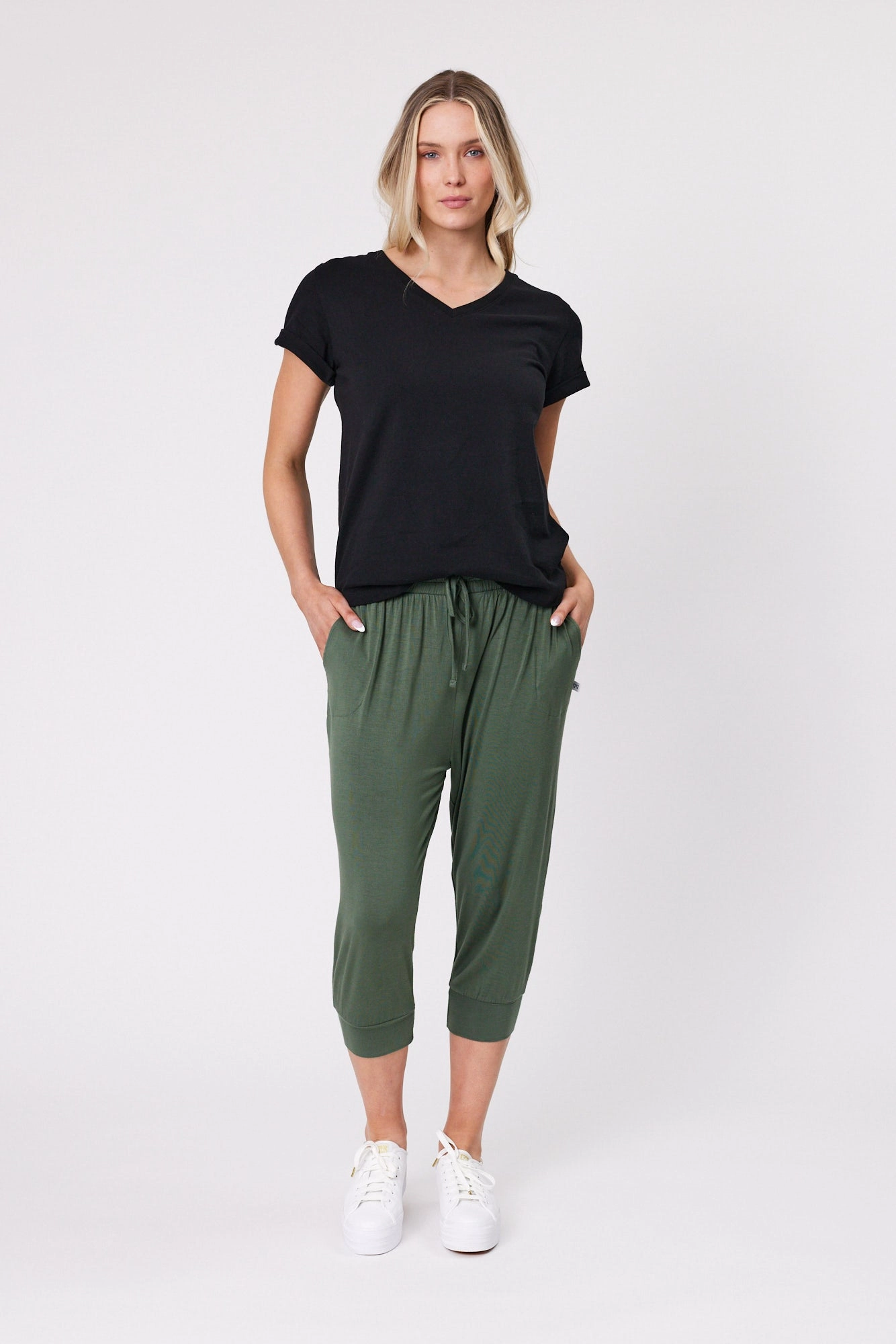 Shine On Essentials V Tee Black