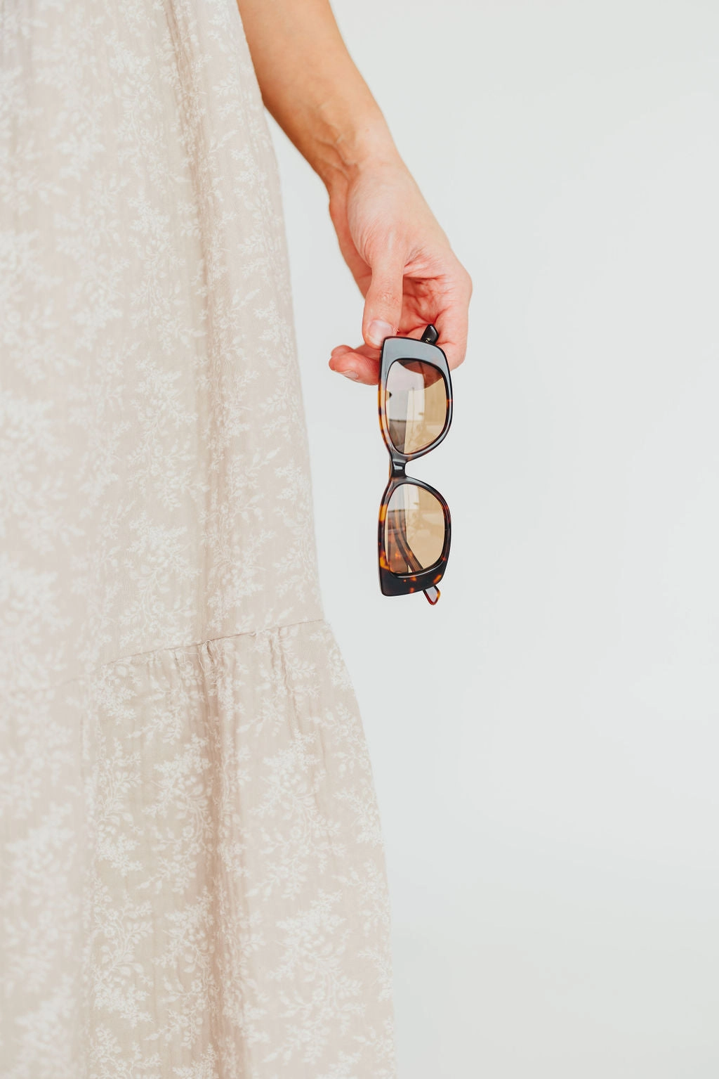 The Hepburn Sunglasses in Havana Tort-Chocolate